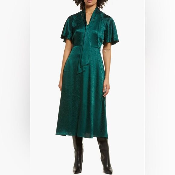 Tie Neck Satin Midi Dress
Julia Jordan - Picture 1 of 5